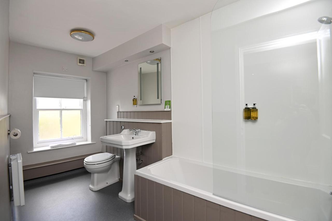 Wheatsheaf, Baslow By Marston'S Inns Екстер'єр фото