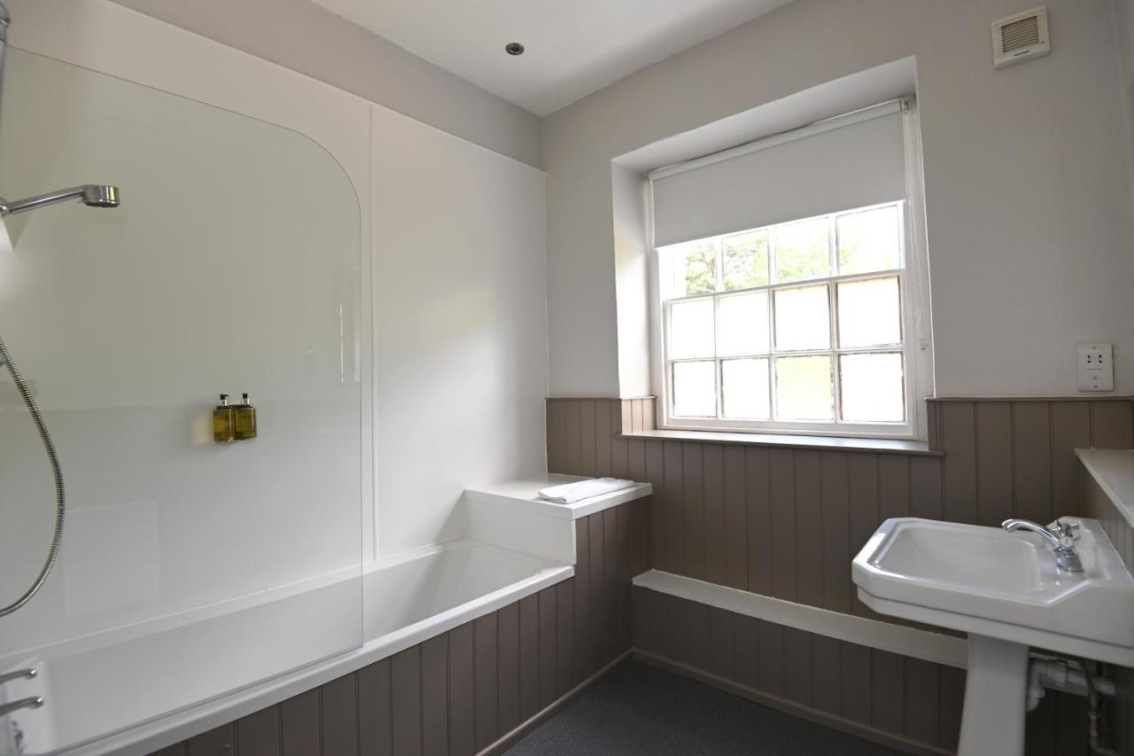 Wheatsheaf, Baslow By Marston'S Inns Екстер'єр фото